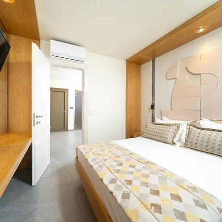 Reverie Apartmanhotel 4*